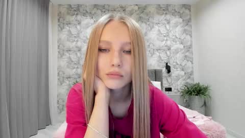 Snapshot of molly_555 chatting on 10.13.25 Sima online show from 10.13.25