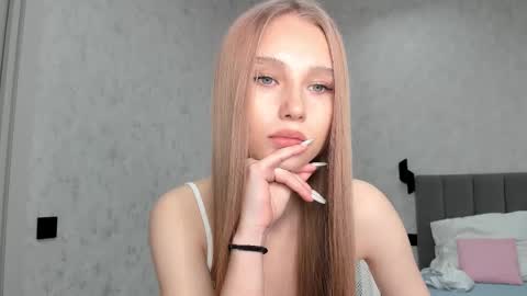 Snapshot of molly_555 chatting on 11.11.25 Sima online show from 11.11.25