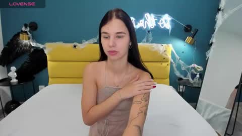 Snapshot of molly__cutie chatting on 10.26.25 Molly online show from 10.26.25