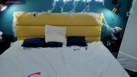 Snapshot of molly__cutie chatting on 10.31.25 Molly online show from 10.31.25