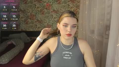 Snapshot of molly__miller chatting on 01.15.26 Heyhey I am Molly PVT open Lets have fun online show from 01.15.26
