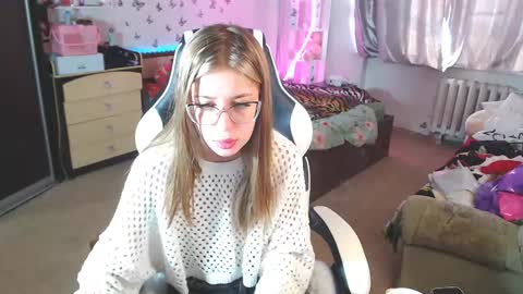 Snapshot of molly_barbie chatting on 03.06.25 Molly Prvt is open online show from 03.06.25