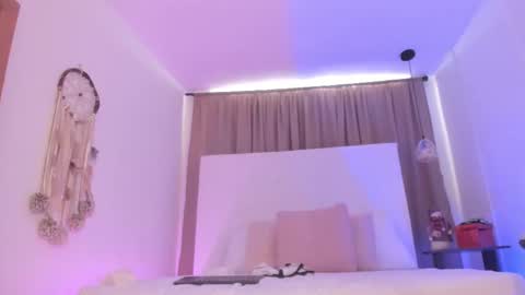 Snapshot of molly_beckers chatting on 11.11.25 online show from 11.11.25