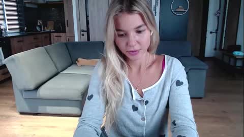 Molly online show from 09.18.25