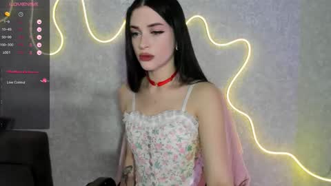 Snapshot of molly_crystall chatting on 10.07.25 Molly - online show from 10.07.25