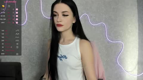 Snapshot of molly_crystall chatting on 10.18.25 Molly - online show from 10.18.25