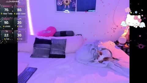 Snapshot of molly_g18 chatting on 10.18.25 MARIANA online show from 10.18.25