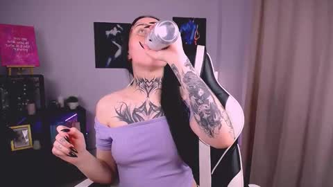 Snapshot of molly_kisss chatting on 11.15.25 molly_kisss online show from 11.15.25