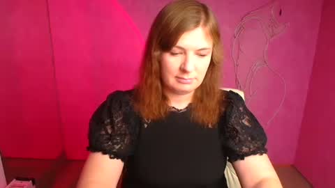 Snapshot of molly_mis chatting on 10.08.25 Molly online show from 10.08.25