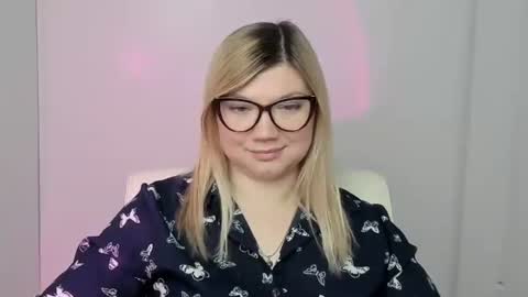 Molly online show from 10.14.25