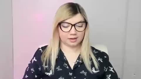 Molly online show from 10.17.25