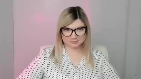 Molly online show from 10.19.25