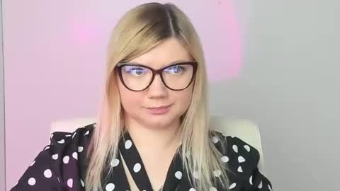 Molly online show from 11.11.25