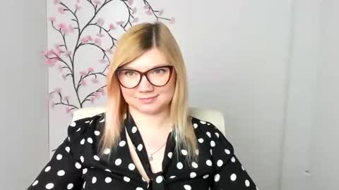 Molly online show from 02.05.26