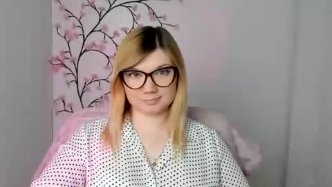 Molly online show from 04.14.26