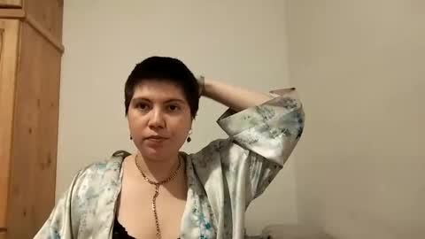 Snapshot of molly_popp chatting on 11.06.25 Molly Pop online show from 11.06.25