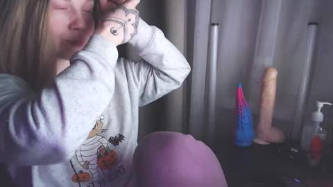 I have new photos come and see with love Molly online show from 01.08.25