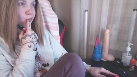 I have new photos come and see with love Molly online show from 01.25.25