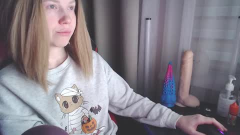 I have new photos come and see with love Molly online show from 01.28.25