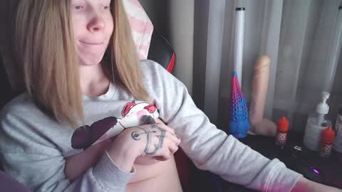 I have new photos come and see with love Molly online show from 02.01.25