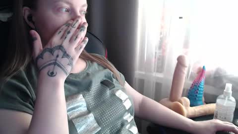 I have new photos come and see with love Molly online show from 03.21.26