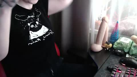 I have new photos come and see with love Molly online show from 06.03.26