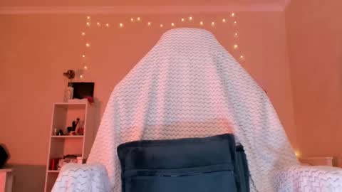 Snapshot of molly_soft chatting on 10.25.25 Molly online show from 10.25.25