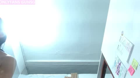 Snapshot of mollyguns chatting on 10.15.25 MOLLY GUNSG online show from 10.15.25