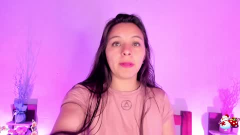 Snapshot of mollylewis18 chatting on 01.08.25 New girl Emily Valentina Michelle online show from 01.08.25