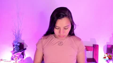 Snapshot of mollylewis18 chatting on 01.08.25 New girl Emily Valentina Michelle online show from 01.08.25