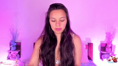 Snapshot of mollylewis18 chatting on 01.09.25 New girl Emily Valentina Michelle online show from 01.09.25