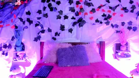 Snapshot of mollylewis18 chatting on 02.04.25 New girl Emily Valentina Michelle online show from 02.04.25