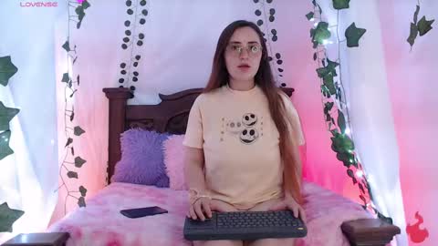 Snapshot of mollylewis18 chatting on 02.10.25 New girl Emily Valentina Michelle online show from 02.10.25