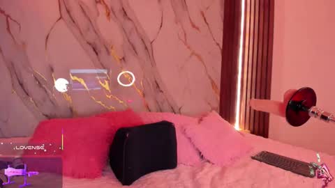 Snapshot of mollylewis18 chatting on 10.15.25 New girl Emily Valentina Michelle online show from 10.15.25