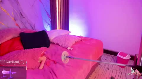 Snapshot of mollylewis18 chatting on 10.19.25 New girl Emily Valentina Michelle online show from 10.19.25