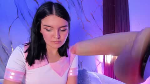 Snapshot of mollylewis18 chatting on 07.17.26 New girl Emily Valentina Michelle online show from 07.17.26