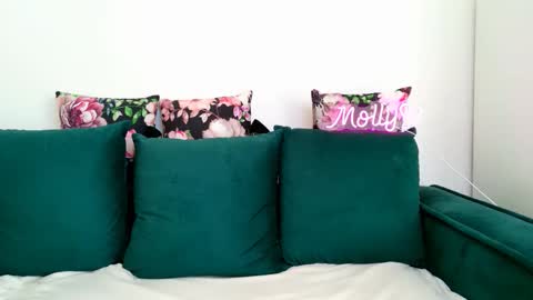 Molly online show from 09.19.25