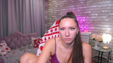 hi im Molly heregreat boobs big heart  warm pussy  online show from 12.08.24