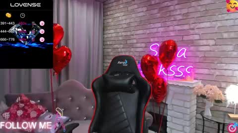 hi im Molly heregreat boobs big heart  warm pussy  online show from 02.15.25