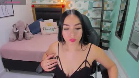 Snapshot of mollyspencer1 chatting on 10.11.25 MOLLY online show from 10.11.25