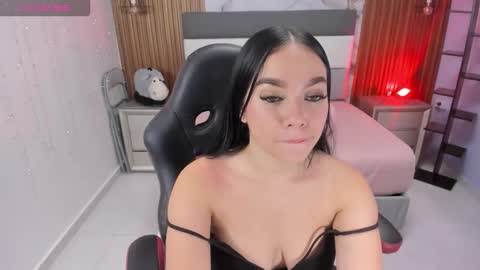 Snapshot of mollyspencer1 chatting on 10.27.25 MOLLY online show from 10.27.25