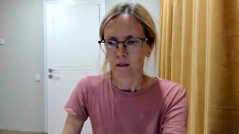 Snapshot of mollystory chatting on 09.25.25 AngelMomm online show from 09.25.25