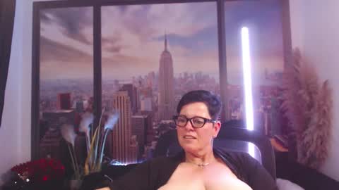 Snapshot of mollysun chatting on 09.30.25 MollySun Nina Randmann online show from 09.30.25