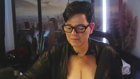 Snapshot of mollysun chatting on 10.02.25 MollySun Nina Randmann online show from 10.02.25