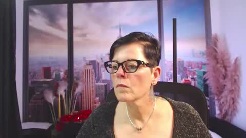 Snapshot of mollysun chatting on 10.16.25 MollySun Nina Randmann online show from 10.16.25