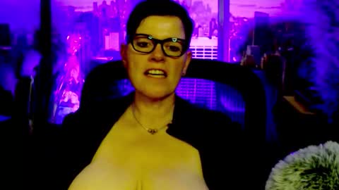 Snapshot of mollysun chatting on 02.26.26 MollySun Nina Randmann online show from 02.26.26