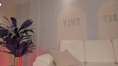 Molly Sunders online show from 12.03.24