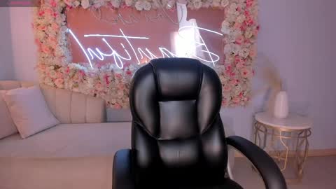 Molly Sunders online show from 04.09.26