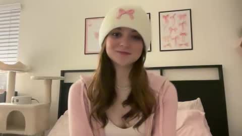 Snapshot of mollyxxxmoon chatting on 02.14.26 Molly Moon online show from 02.14.26