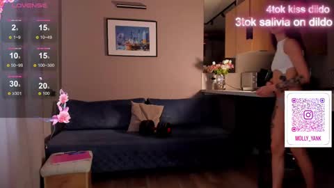 Molly online show from 03.04.25